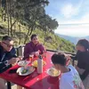 Potret Anang Ashanty Ajak Keluarga Ngopi Cantik di Bukit Sikunir