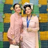 Angel Karamoy di wisuda anak