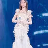 Potret Angela Zhang saat Manggung dengan Outfit Megah dan Unik