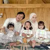 Potret Anisa Rahma dan Anandito Dwis Rayakan Ultah Anak Kembarnya