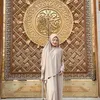 Anissa Istri Raditya Dika umrah