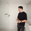 Kamar mandi Darius Sinathrya