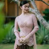 Ariel Tatum Pakai Kebaya Rancangan Didiet Maulana