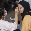 Potret Army Pakai Jasa Eye Makeup Buat Konser Suga