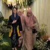 Arumi Bachsin Hadiri Pernikahan Ning Ayu Chasna