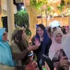 Arumi Bachsin Hadiri Pernikahan Ning Ayu Chasna