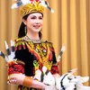 Arumi Bachsin pakai baju dayak