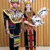 Arumi Bachsin pakai baju dayak