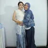 Ayu Ting Ting dipeluk ibu