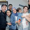 Ayu Ting Ting bersama keluarga