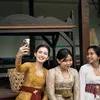 Potret Azriel Hermansyah Dampingi Sarah Menzel di Acara Pernikahan Calon Kakak Ipar