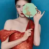 Tatapan Intrigatif di Balik Kipas Tradisional