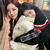 Pelukan Bai Lu dan Yuqi