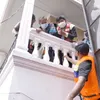 baim wong membantu korban banjir
