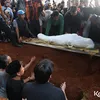 Billy Syahputra Turun ke Liang Lahat makamkan Mpok Alpa