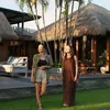 Amanda Rawles liburan di resort Bali