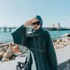 Hijab Warna Senada Bikin Penampilannya Tampak Harmonis