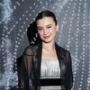 Kimberly Ryder Pakai Gaun Vintage Mamanya
