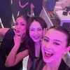 Kimberly Ryder Pakai Gaun Vintage Mamanya