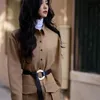 Liu Shishi menatap jauh