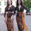 Potret Cantik Nita Gunawan dan Violenzia Jeanette Pakai Kebaya Kembar
