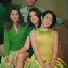Raline Shah tersenyum ke kamera