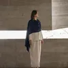 Sheila Dara Aisha dengan Selindang Biru