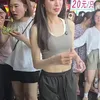 Potret Carman Lee Pemeran  Bibi Lung yang Asyik Jajan Street Food