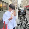 Potret Cha Eun Woo Seakan Jadi Pacarmu Saat di Jalanan Paris