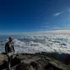Potret Chef Juna Mendaki Gunung Agung