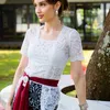 Potret Cinta Laura Berkebaya Lakukan Ritual Upacara Hindu?