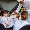 Potret Cinta Laura Berkebaya Lakukan Ritual Upacara Hindu?