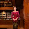 Cinta Laura Tampil Cantik Pakai Kebaya Merah