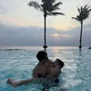 Momen Seru Rezky Adhitya dan Athar di Kolam Renang