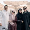 Citra Kirana Umrah Bareng Bestie