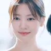 Jung So Min terlihat bahagia
