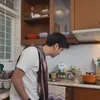 Iqbaal ramadhan ada di dapur