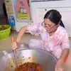 Prilly Latuconsina masak rendang