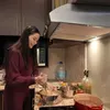 Alyssa Daguise masak di dapur