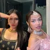 Davina pakai baju hitam acara Diwali