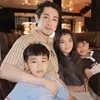Dean Fujioka dan ketiga anaknya
