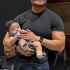 Deddy Corbuzier Gendong Baby Andrew anak Erika Carlina