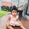 Dek Cunda Pakai Peci Blangkon