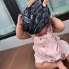 Dek Cunda Pakai Peci Blangkon