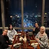Della Puspita Tersipu Dapat Kejutan Ultah