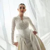 Amanda Manopo padukan gaya klasik dan modern