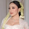 Amanda Zahra pakai sanggul