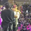 Erika dipeluk bravy sambil direkam 