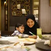 Donna Harun Quality Time Bareng Anak Cucu