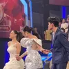 Eby dan Zahra DA7 pegangan tangan.